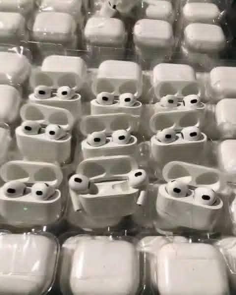 Apple AirPods Pro 200-Piece Pallet